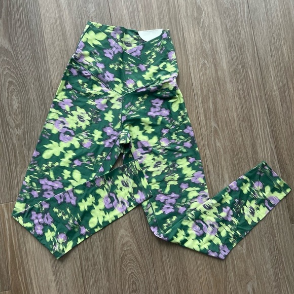 NWT OFFLINE By Aerie Real Me Legging 7/8 Size M Green Floral - Picture 1 of 5